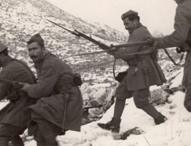 1940: Η στολή του Έλληνα πολεμιστή και το τυφέκιο Mauser (βίντεο)